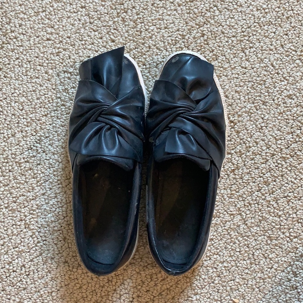 Black bow tie sneakers